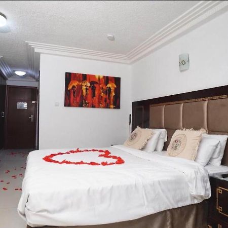 Nobila Airport Hotel Котону Экстерьер фото