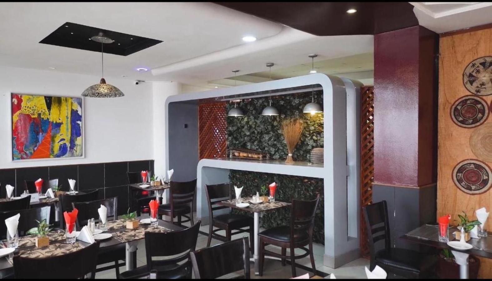 Nobila Airport Hotel Котону Экстерьер фото