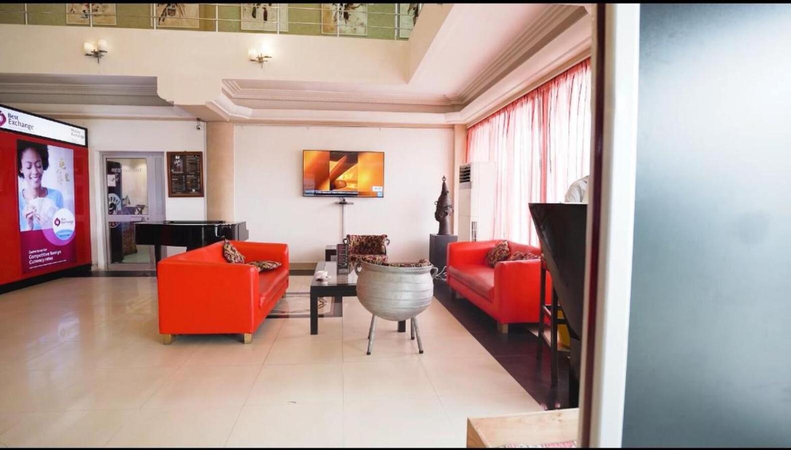 Nobila Airport Hotel Котону Экстерьер фото