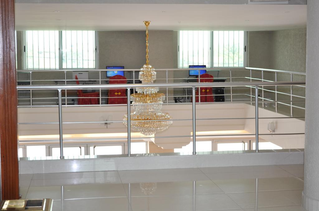 Nobila Airport Hotel Котону Экстерьер фото