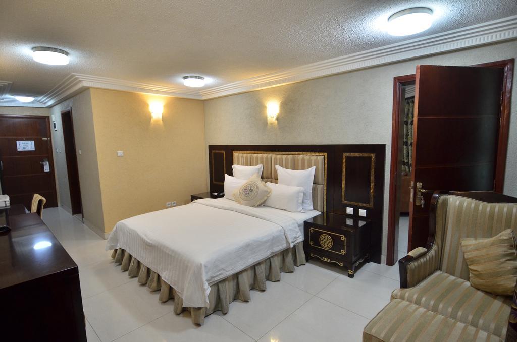 Nobila Airport Hotel Котону Экстерьер фото