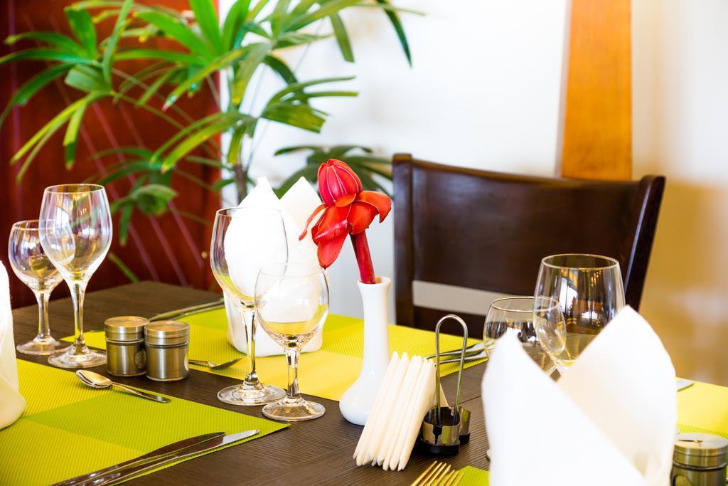 Nobila Airport Hotel Котону Экстерьер фото