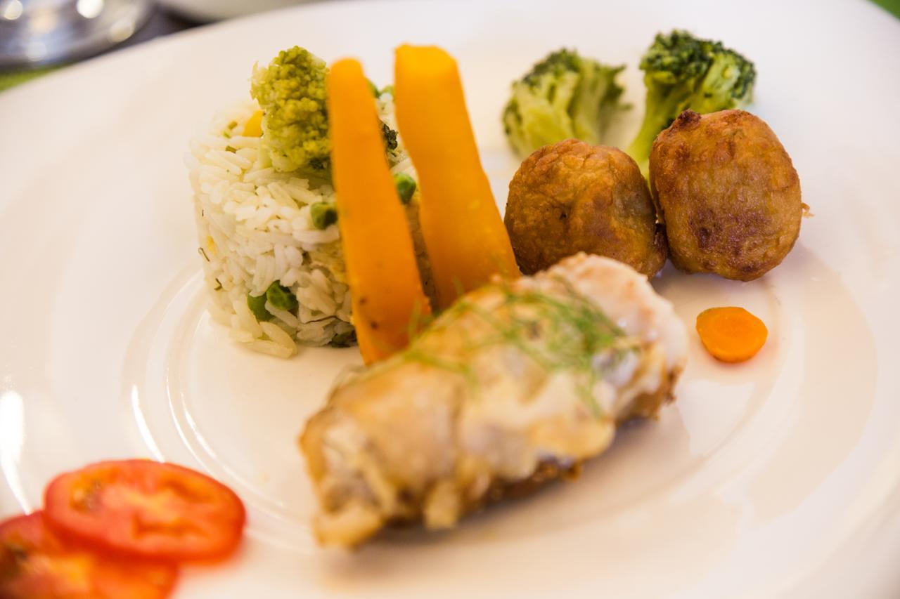 Nobila Airport Hotel Котону Экстерьер фото