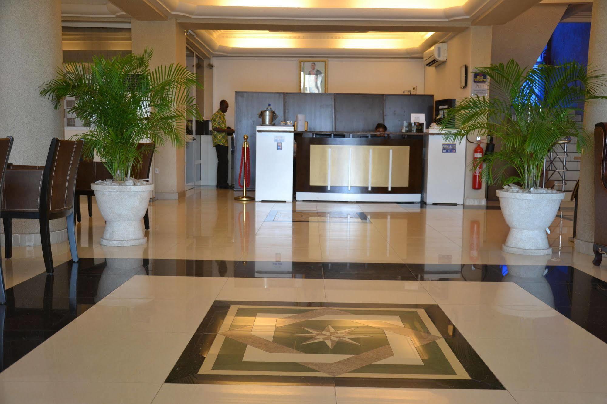 Nobila Airport Hotel Котону Экстерьер фото