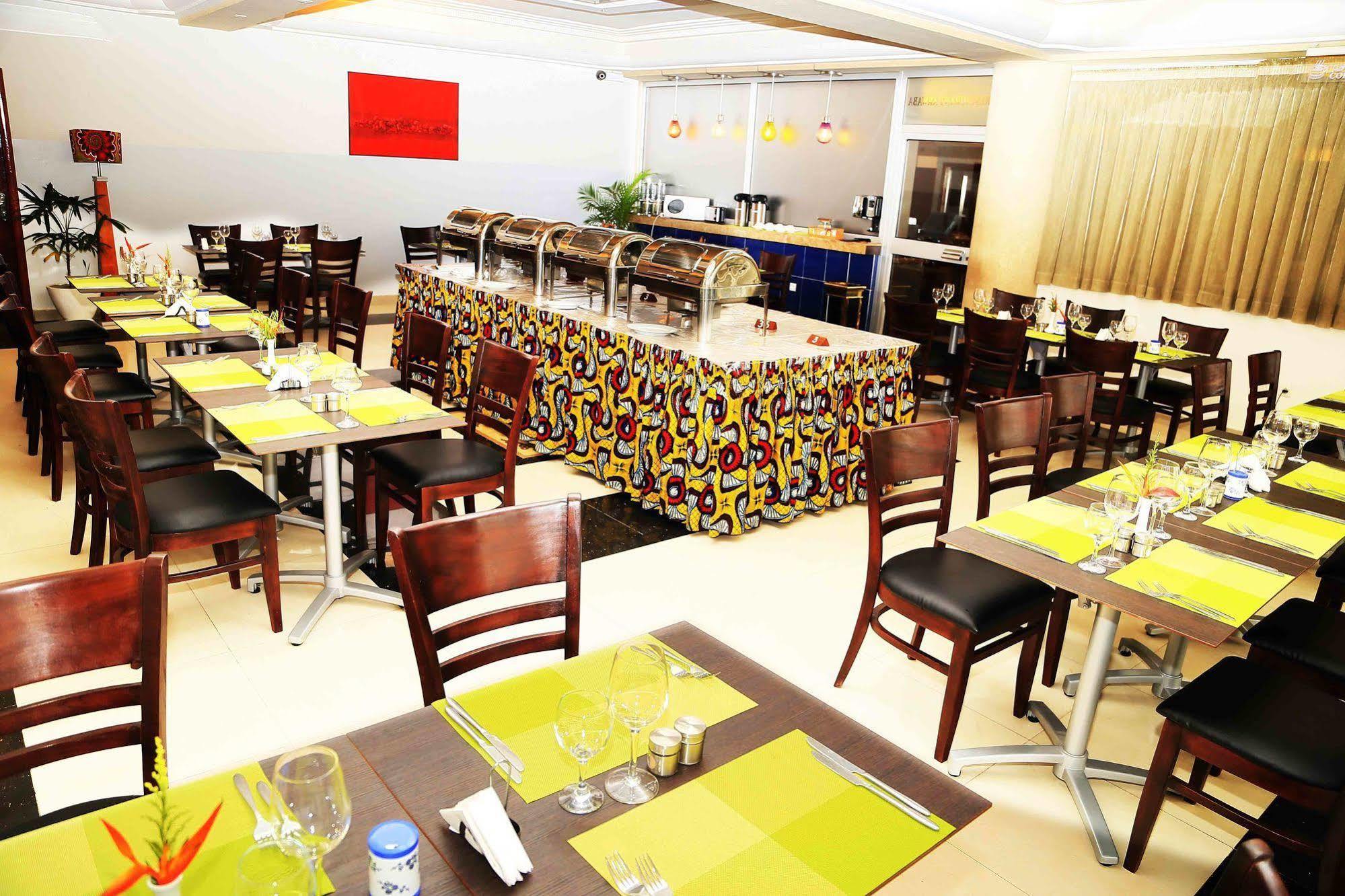 Nobila Airport Hotel Котону Экстерьер фото